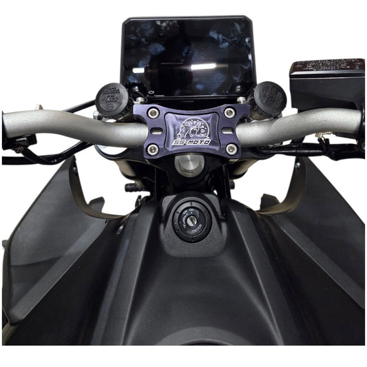 2025+ MT07 RISER CAP W/RESERVOIR MOUNTS